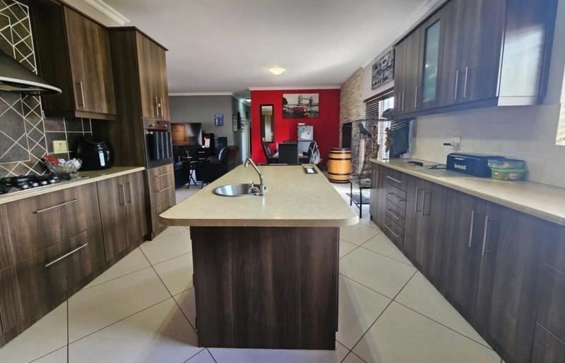 3 Bedroom Property for Sale in Vredenburg Western Cape